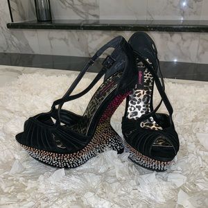 Dollhouse wedged heels